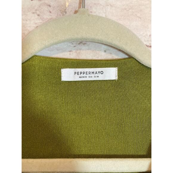 Peppermayo Crop Top Womens 6 Pea Green Slinky Tie Front Ruched Cropped Boho - Picture 3 of 15